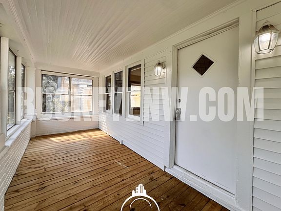 2nd image of 1110 Harding Dr
