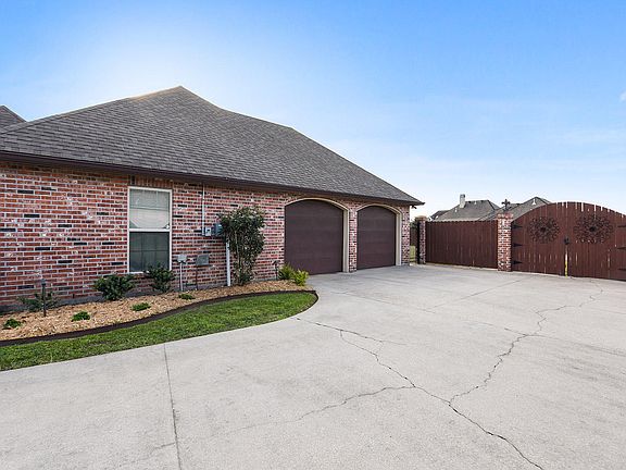 3rd image of 105 Summertyme Dr