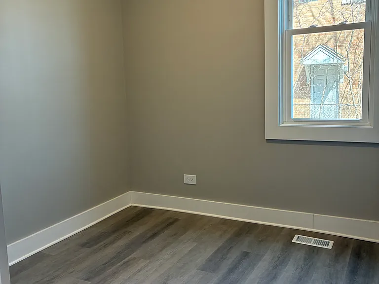 1542 Victoria Ave #2 — Photo 12
