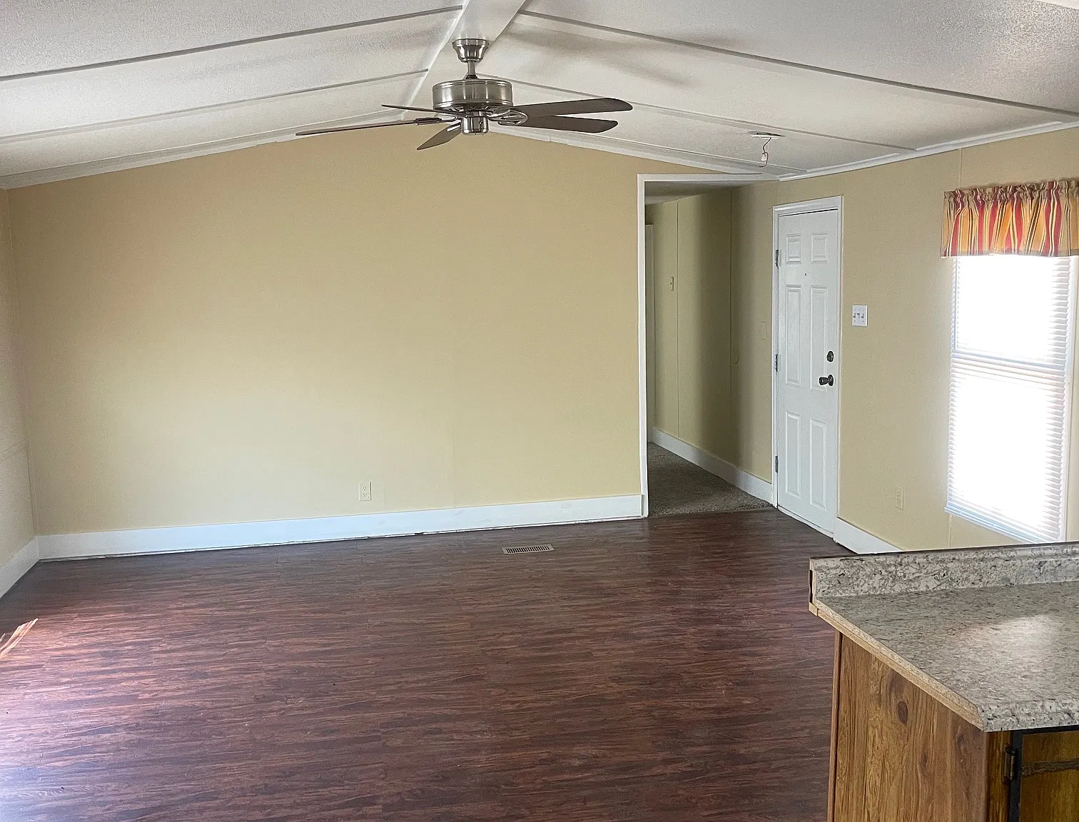 3 bed, 1088 sqft, $1,295 — Photo 2