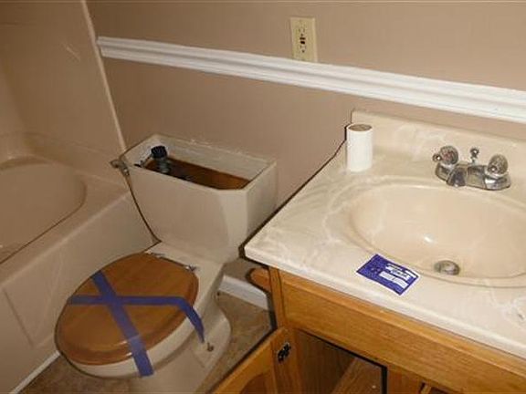 4th image of 2258 Wickford Ln