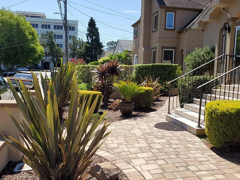 1530 Jasmine St — Photo 2