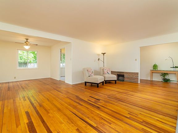 3rd image of 377 Cascade Dr