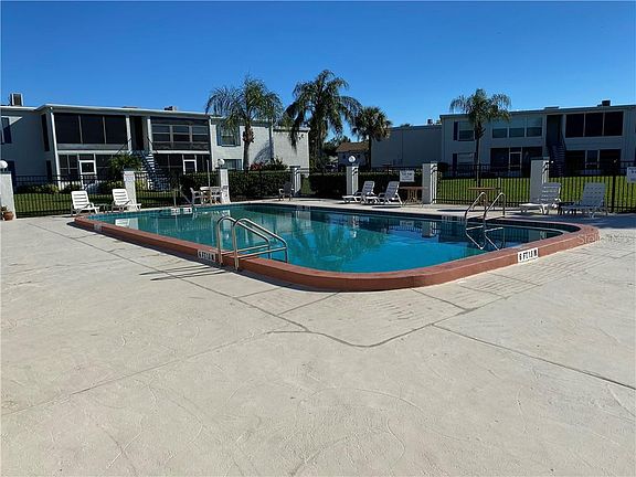 3rd image of 1044 Plantation Dr APT E1