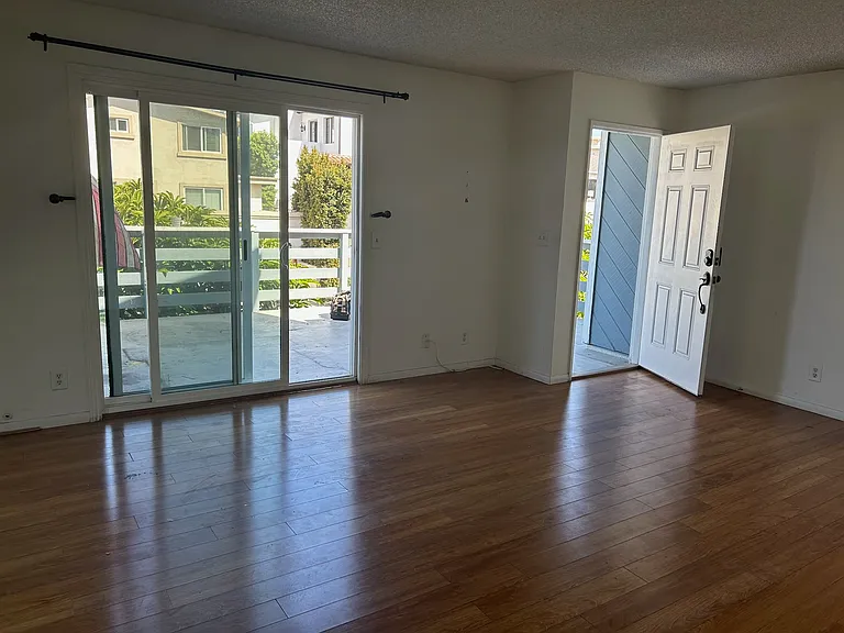 511 Avenida Victoria #A — Photo 3