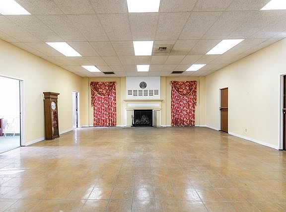 4th image of 6706 Friends Ave