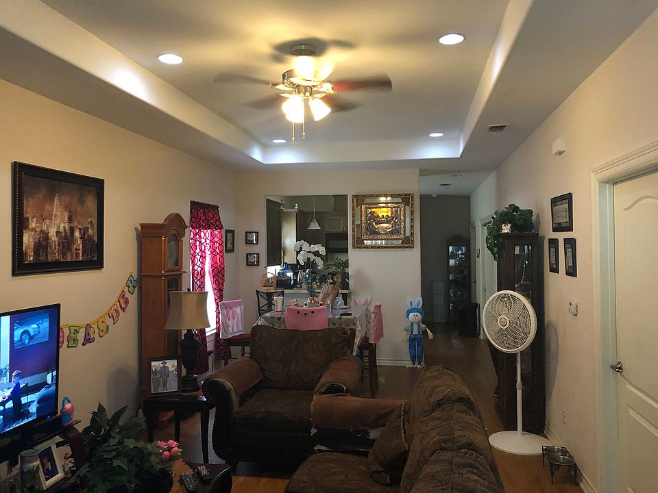 1st image of 920 S Bowie St