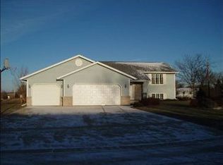 527 Smedema Dr, Randolph, WI 53956