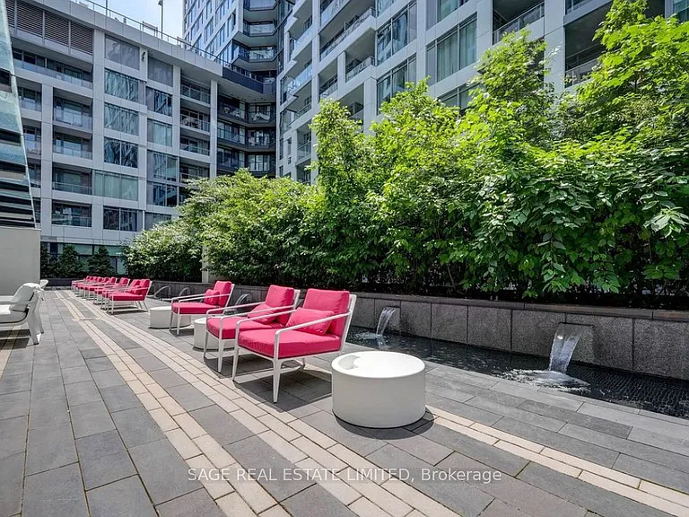 576 Front St W #908 — Photo 11