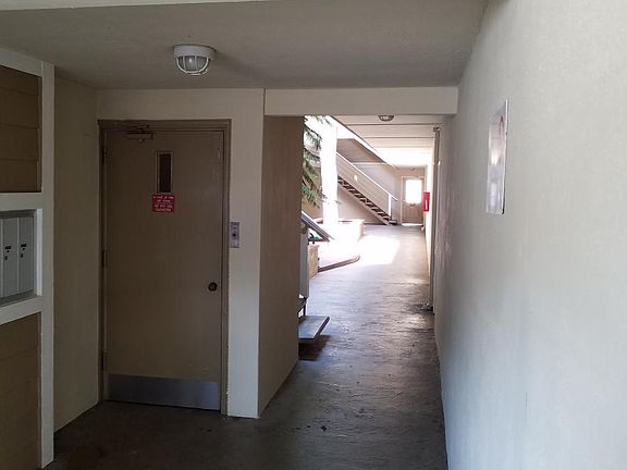 LOBBY TO ATRIUM