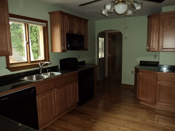 3rd image of 42088 Wilson Memorial Dr