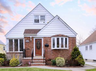 15719 26th Ave, Flushing, NY 11354