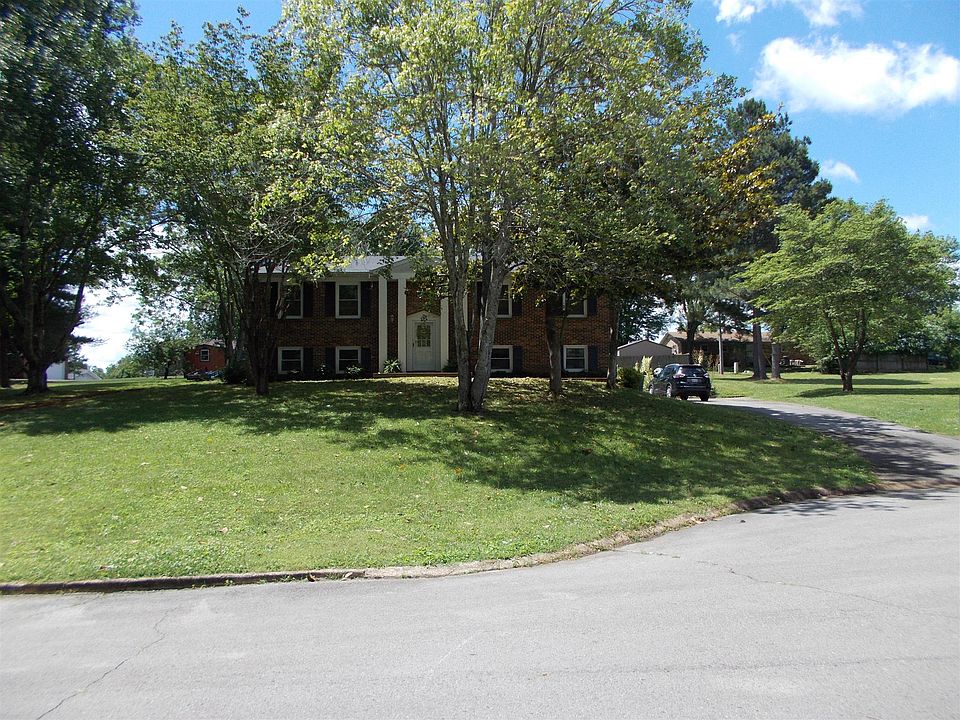 2nd image of 807 Sharon Cir