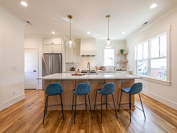 5th image of 2658 Lawndale Ave