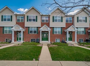 221 S Oak Creek Ln, Romeoville, IL 60446