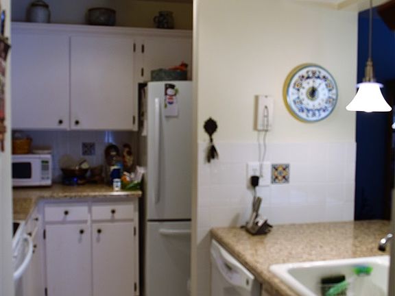 4th image of 8 Andalusia Ct