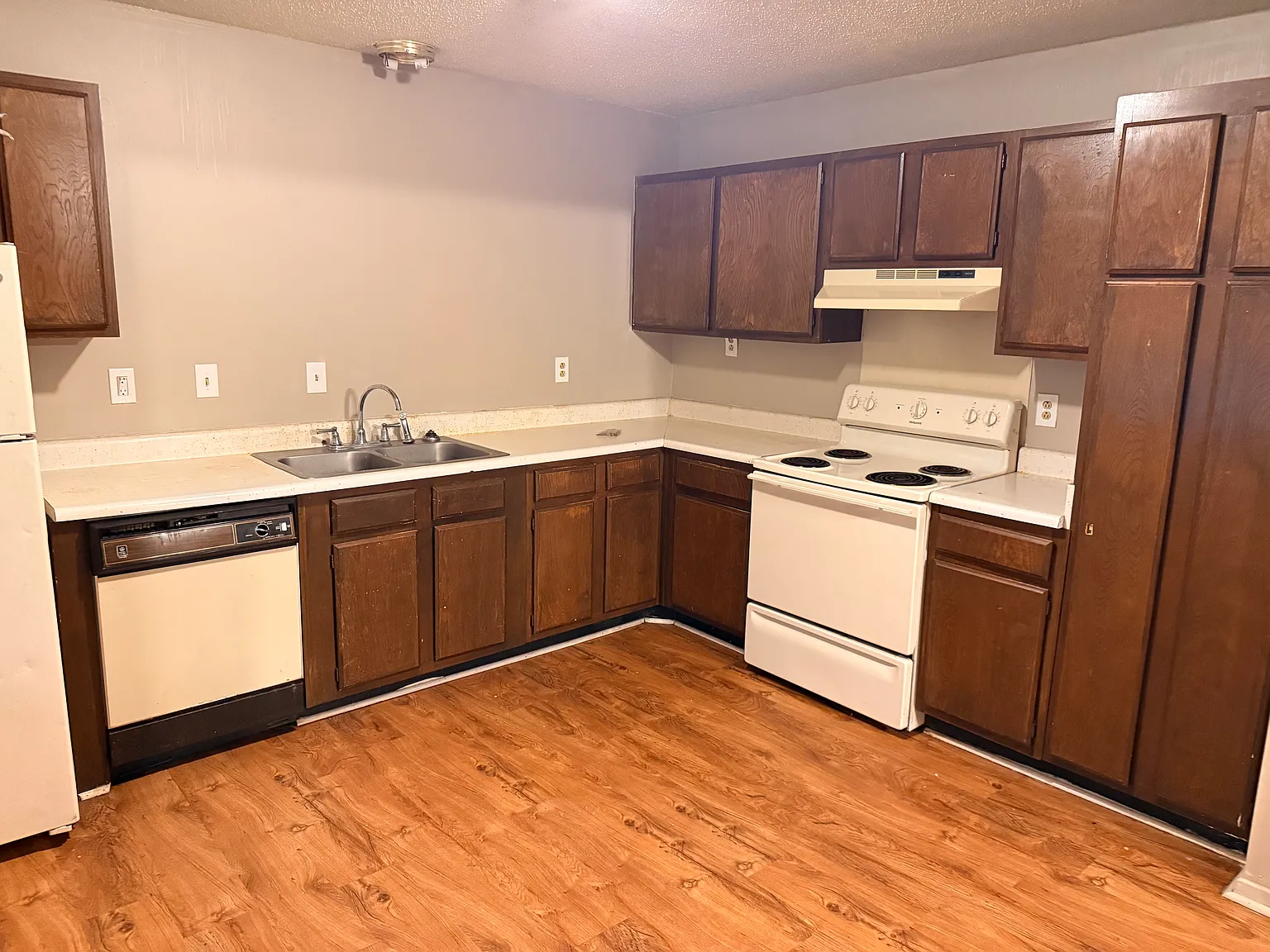 Oak Creek Apartments, LLC — Photo 1