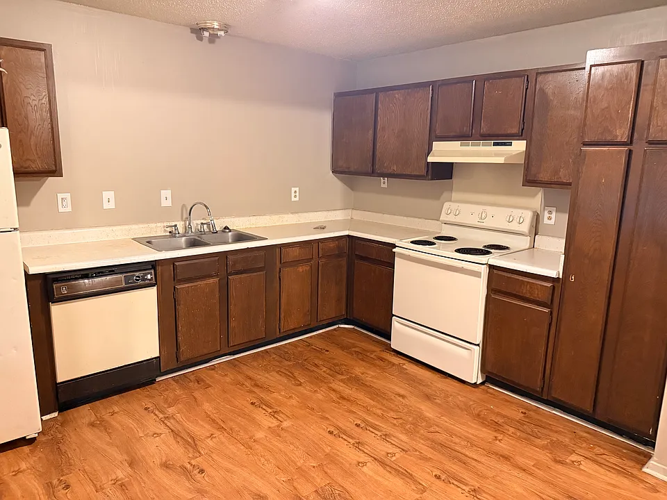 Oak Creek Apartments, LLC