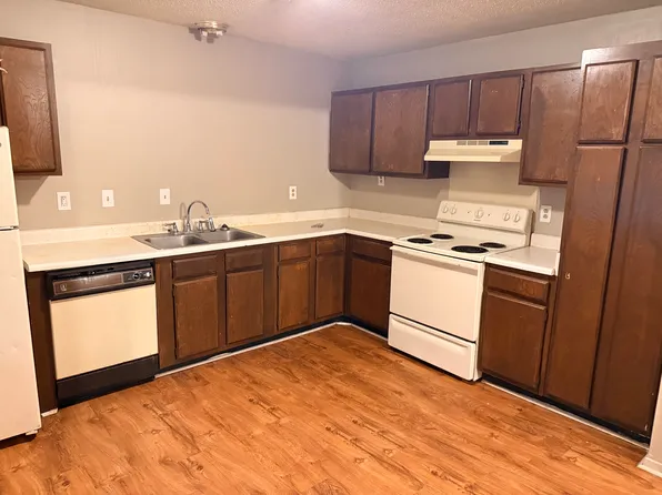 Oak Creek Apartments, LLC, 508 Lumpkin Ave #1-02, Tupelo, MS 38801