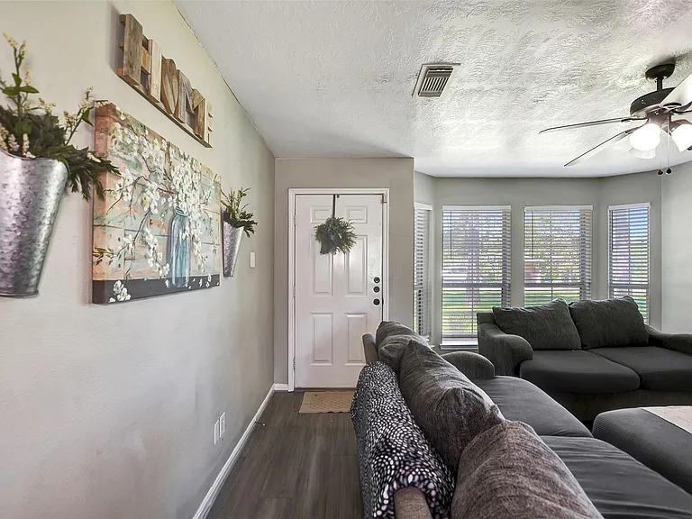 25401 Hunting Trl — Photo 6