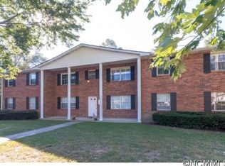 102 Falling Waters Rd, Hendersonville, NC 28792