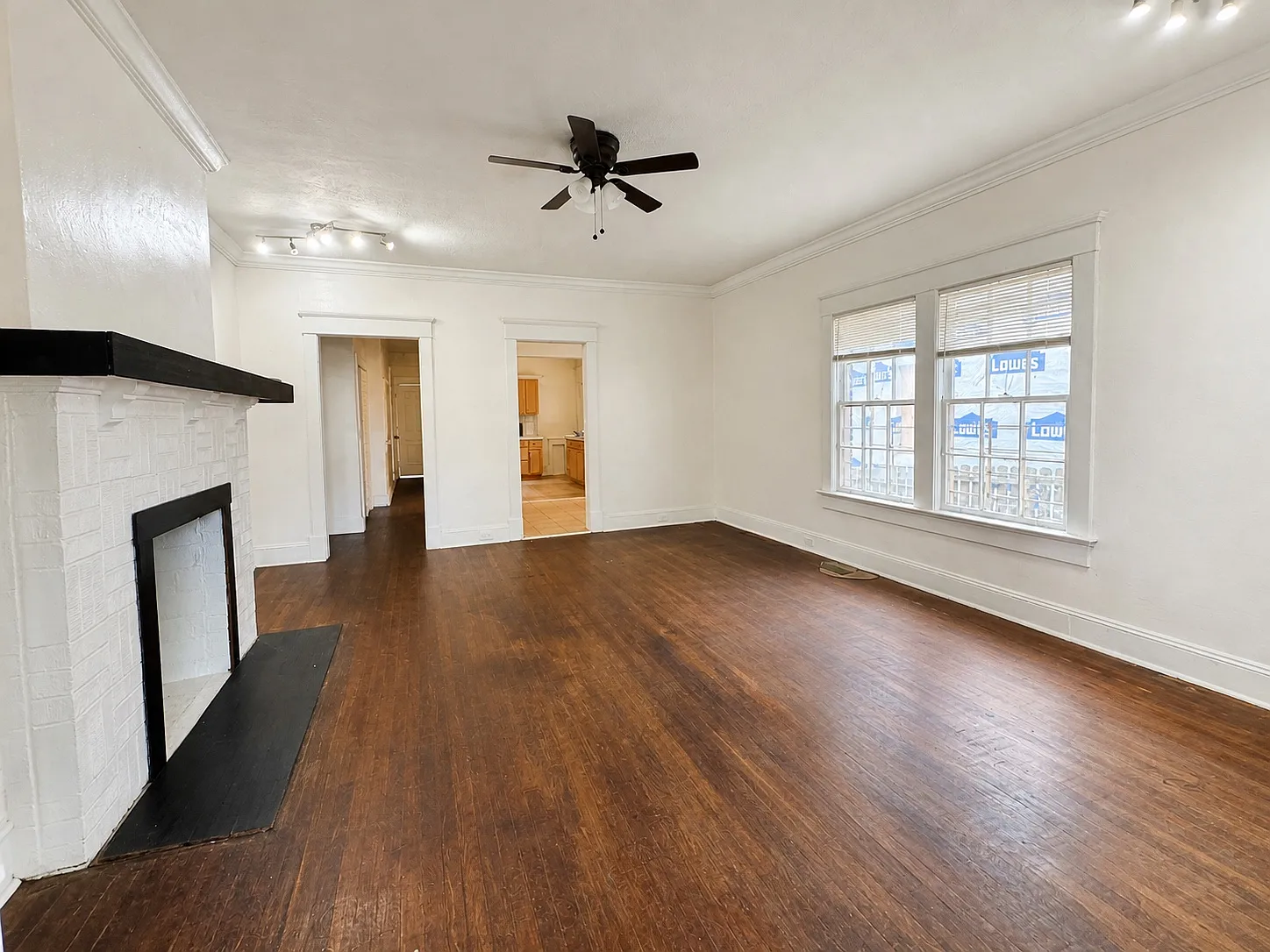 4 bed, 2800 sqft, $2,950 — Photo 2