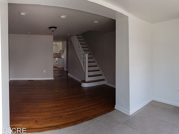 3rd image of 6932 Chelwynde Ave