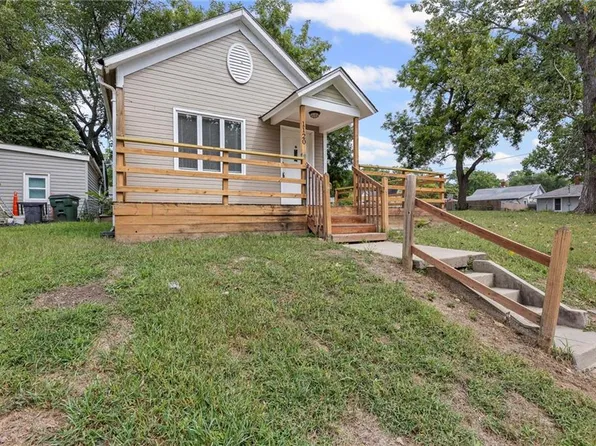 1120 Pottawatomie St, Leavenworth, KS 66048