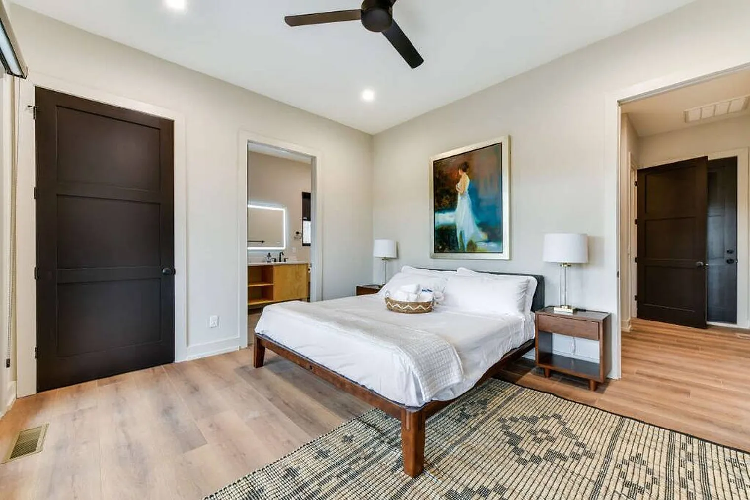 3 bed, 2.0 bath, 2195 sqft, $5,604 — Photo 4