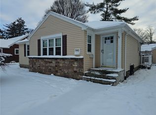 940 S Grosvenor Rd, Rochester, NY 14618