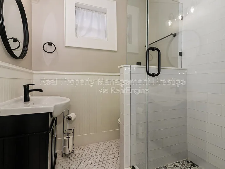 4715 Avenue P 1/2 — Photo 7
