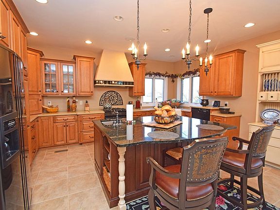 5th image of 4547 Cedar Hill Dr