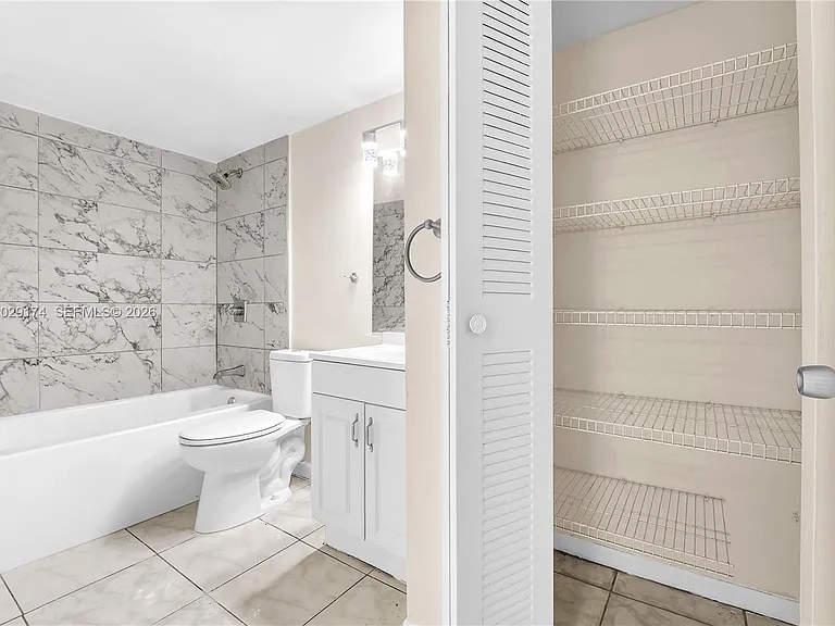 210 SW 11th St #209 — Photo 13