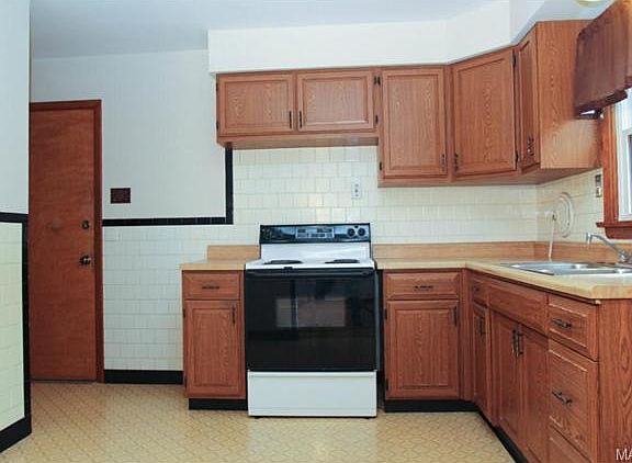 4th image of 10942 Three Court Dr