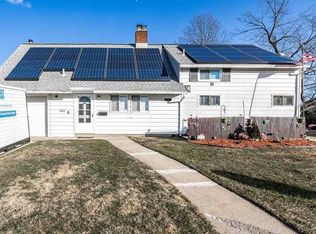 284 Blacksmith Rd, Levittown, NY 11756