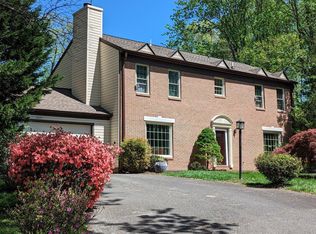 1835 Batten Hollow Rd, Vienna, VA 22182