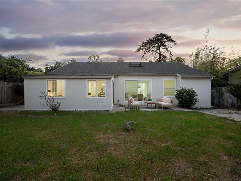 1026 La Presa Dr — Photo 10