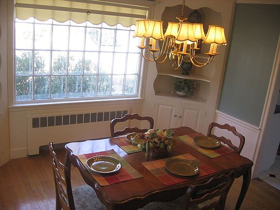 Dining Room, 2 built-in cabinets