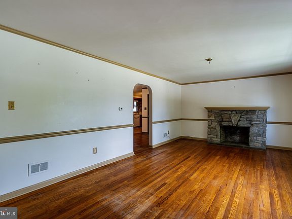 4th image of 1616 Magnolia Dr