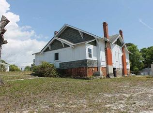 601 W 3rd St, Carrabelle, FL 32322