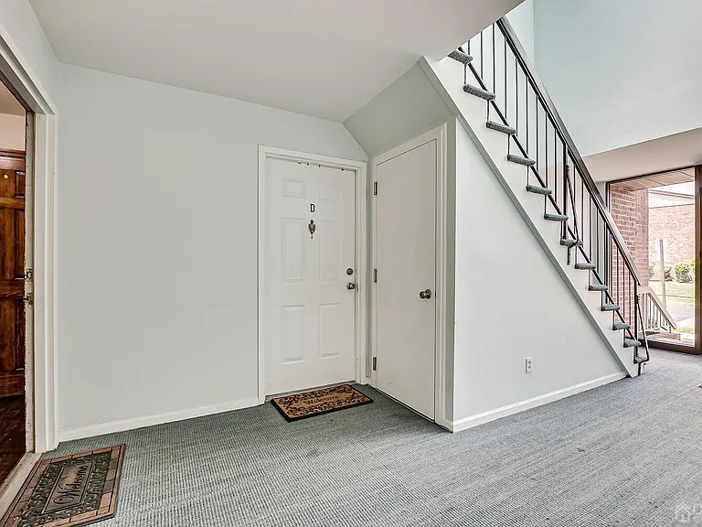 135-C Beverly Hill Ter — Photo 3