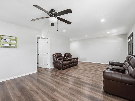 5th image of 403 S Velasco St