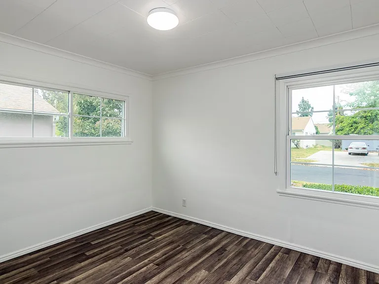8129 Darby Ave — Photo 10