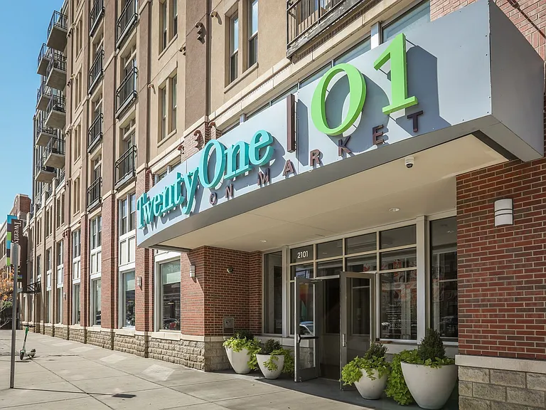 TwentyOne01 on Market — Photo 2
