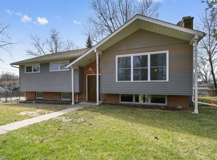 209 S Rosedale Ct, Round Lake, IL 60073