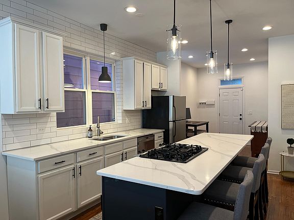 4th image of 2524 N Washtenaw Ave #1F
