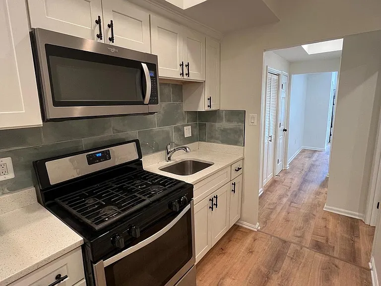 1718 W Virginia Ave NE #1 — Photo 4