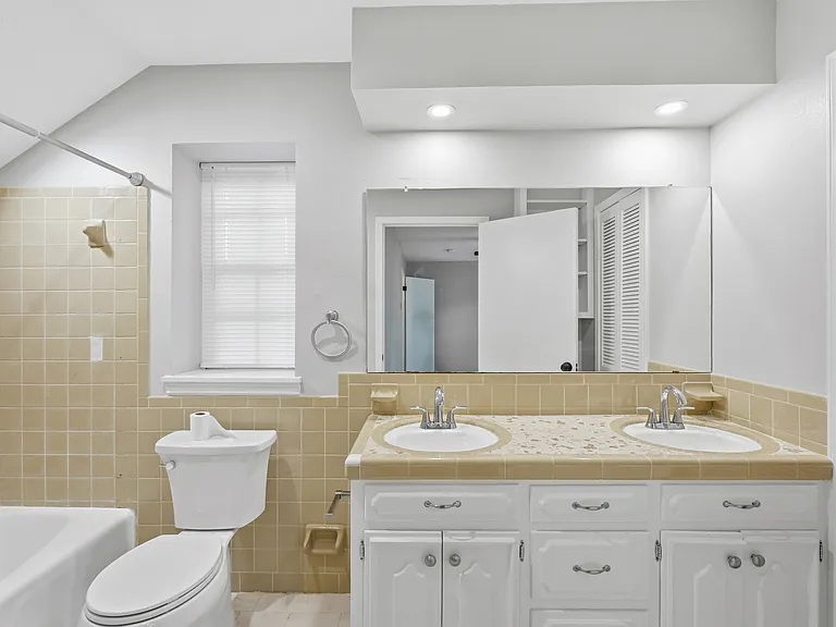 6815 Lyre Ln — Photo 11