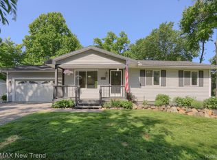 9625 Rustic Cir, White Lake, MI