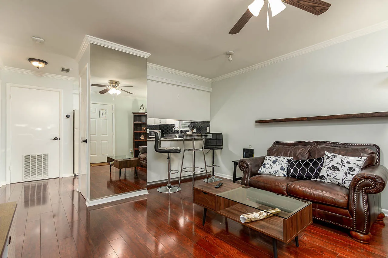 1 bed, 1400 sqft, $1,450 — Photo 1